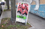 Владивосток. Рекламные штендеры на тротуарах и газонах - вне закона муниципалитета