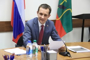 Альметьевск. Для развития туризма  мэр Айрат Хайруллин предложил  купать гостей города в нефти 