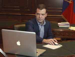 Правительство РФ. Дмитрий Медведев утвердил положение об организации и проведении продажи госимущества в электронной форме