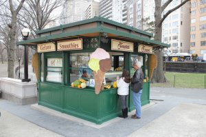 Нижний Новгород. В городе приведут к единому дизайн-коду киоски, уличные лотки и палатки