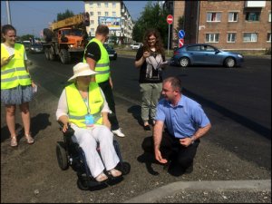 Красноярск. Общественники проверили качество бордюров на городских дорогах