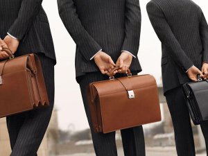 "Коммерсант". Чиновнику можно иногда критиковать власть
