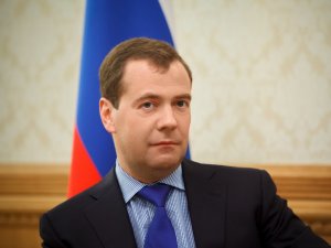 Правительство РФ. Председатель Дмитрий Медведев поручил проработать вопрос об обязательном оснащении стандартного жилья встроенной мебелью из дерева