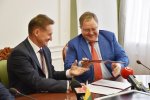 Пенза. Глава администрации Виктор Кувайцев и мэр города Сыктывкара Валерий Козлов подписали договор о сотрудничестве