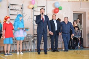 Курган. Глава города Кургана Сергей Руденко: «Спортивные праздники сплачивают школу, детей и родителей»