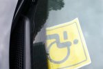 «Российская газета». Инвалидам разрешат парковаться под знаком «Стоянка запрещена»
