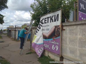 Тамбов. В городе продолжают бороться с незаконным размещением рекламных вывесок и конструкций