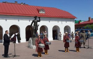 Омск. В историческом центре города открыли памятник Петру I