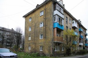 Омск.  Депутаты Госдумы РФ обсуждают судьбу домов первых массовых серий